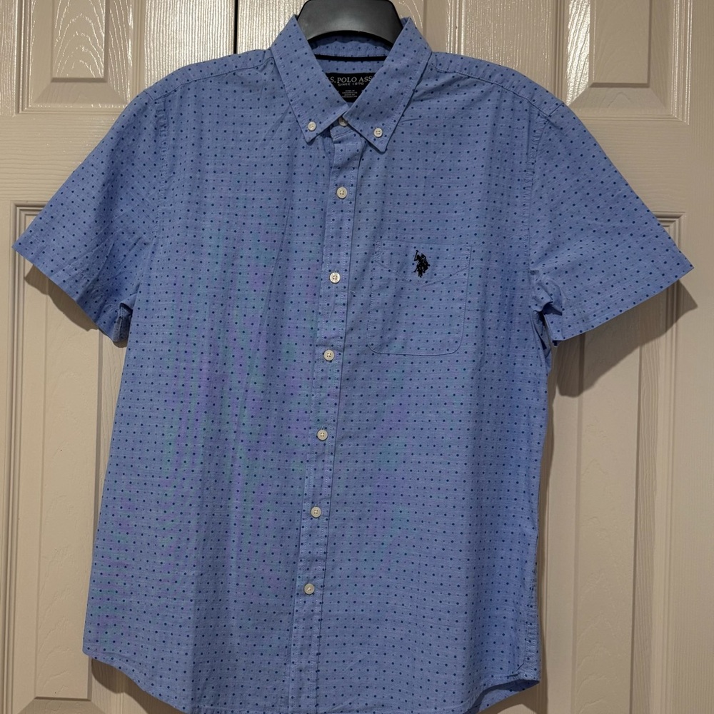 US Polo Assn Men’s Short Sleeve Button Up Shirt Blue-Dots Size Med NWT-$46.00